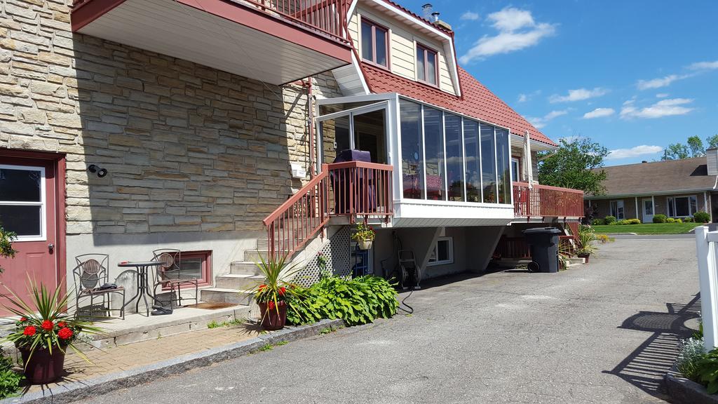 Douces Evasions Acomodação com café da manhã Saint-Anselme Exterior foto